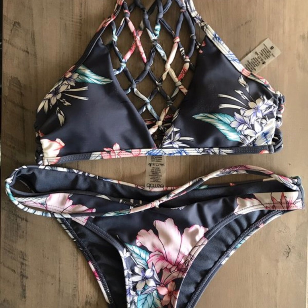 Floral zumiez bikini